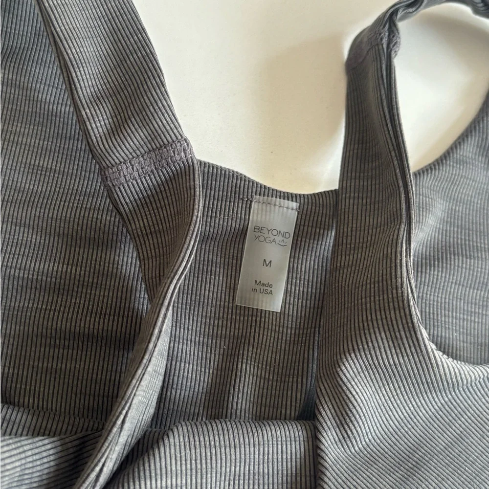 NWT Beyond Yoga Keep It Simple Heather Rib Cropped Tank Medium - Picture 7 of 7